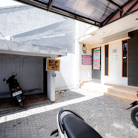 J&B Rooms Tomang Jakarta Mitra Reddoorz Esterno foto